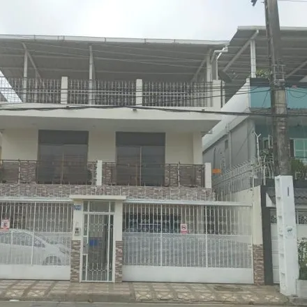 Buy this 1studio house on Alejandro Mite Vivar in Avenida Ernesto Albán Mosquera, 090108