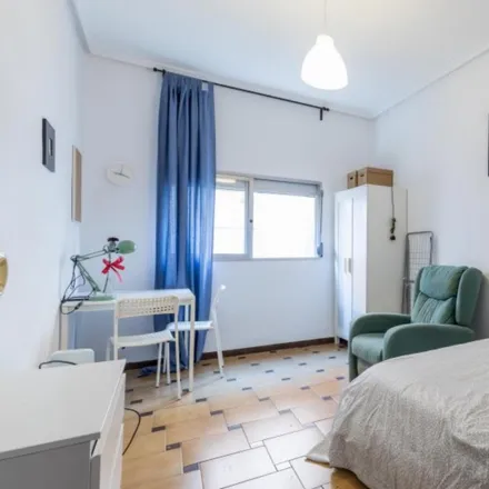 Rent this 5 bed room on Carrer de Beatriz Tortosa in 37, 46021 Valencia