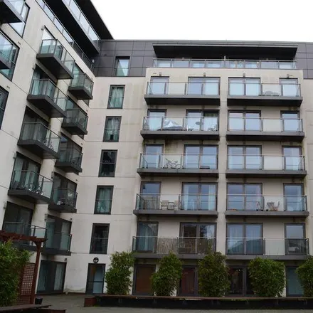 Rent this 2 bed apartment on High Street in Slough, SL1 1EP