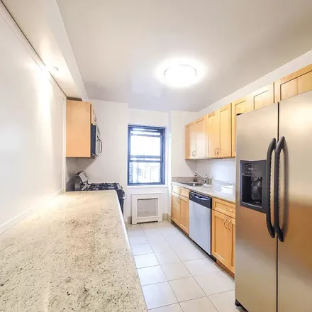 Rent this 4 bed apartment on 301 East 47th Street in New York, NY 10017