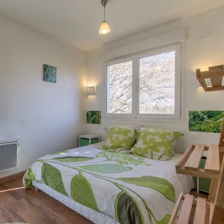 Rent this 3 bed house on 74300 Châtillon-sur-Cluses