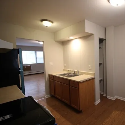 Image 5 - 1642 W Morse Ave, Unit 3S - Apartment for rent