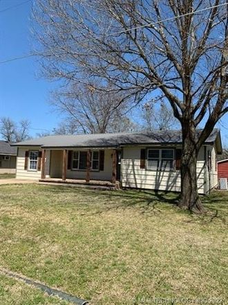 Rent this 3 bed house on 204 West Jones Avenue in Calera, Bryan County