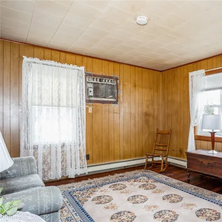 Image 6 - 175 Smith Street, East Patchogue, NY 11772, USA - House for sale