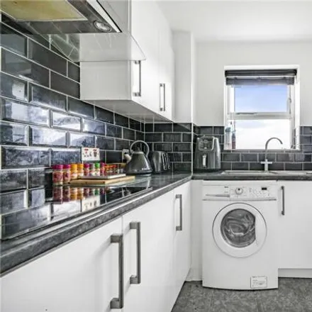 Image 3 - 45-55 Kirkland Drive, London, EN2 0RJ, United Kingdom - Apartment for sale