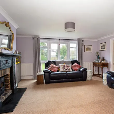 Image 2 - 44 Court Road, Caterham on the Hill, CR3 5RE, United Kingdom - Duplex for sale