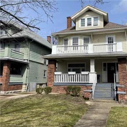 Rent this 3 bed apartment on 565 Crescent Avenue in Buffalo, NY 14214