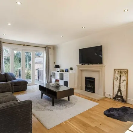 Rent this 5 bed apartment on Hampton Court Crescent in Molesey, KT8 9BA