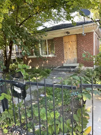 Buy this 3 bed house on 814 West 53rd Street in Chicago, IL 60609
