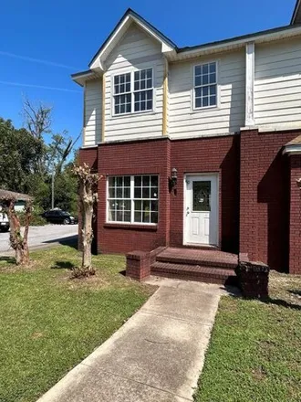 Buy this 3 bed house on 414 North Range Street in Dothan, AL 36303