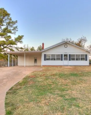 Buy this 4 bed house on 1496 West Chickasha Avenue in Chickasha, OK 73018