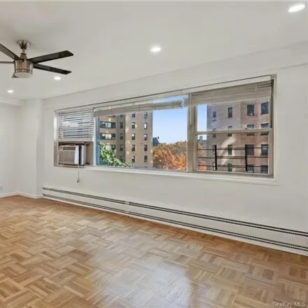 Image 2 - 8 Webb Avenue, New York, NY 10468, USA - Apartment for sale