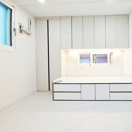 Rent this studio apartment on 서울특별시 관악구 봉천동 50-80
