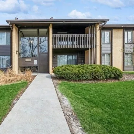 Rent this 3 bed condo on 6149 Knoll Wood Road in Willowbrook, DuPage County