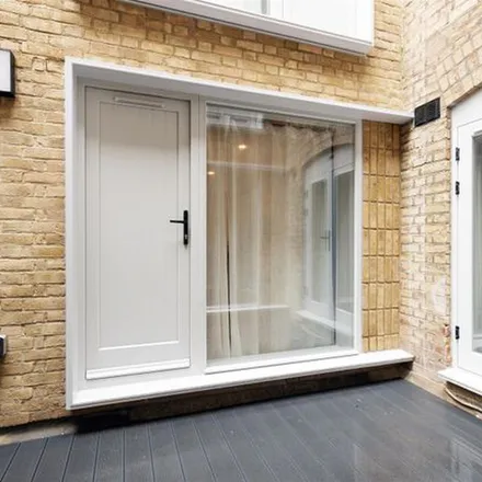 Rent this 2 bed townhouse on Club Row in London, E2 7EY