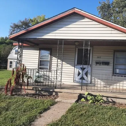 Buy this studio house on West Sylvia Avenue in Christopher, IL 62822
