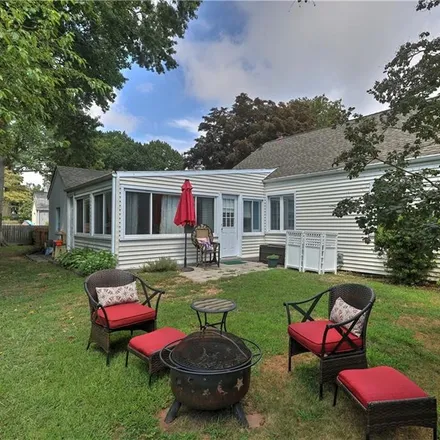 Image 3 - 33 Terry Place, Stratford, CT 06614, USA - House for sale