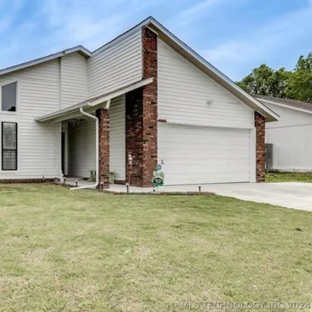 Buy this 3 bed house on 9221 South 89th East Avenue in Tulsa, OK 74133
