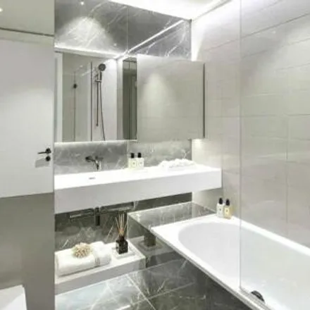 Image 3 - White City Living Marketing Suite, Fountain Park Way, London, W12 7NP, United Kingdom - Apartment for sale