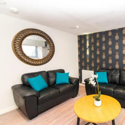 Rent this 5 bed townhouse on Signal Radio Car Park in Queen Anne Street, Stoke