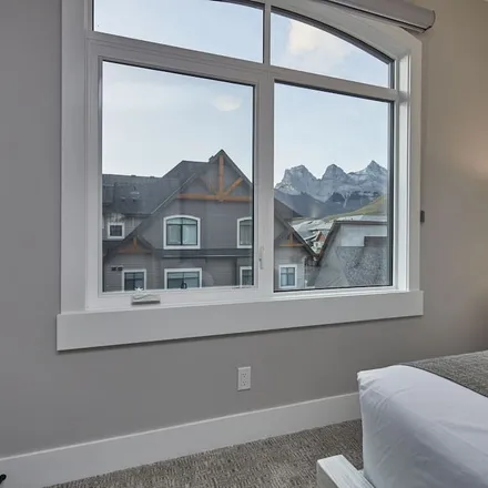 Image 8 - Canmore, AB T1W 3J2, Canada - House for rent