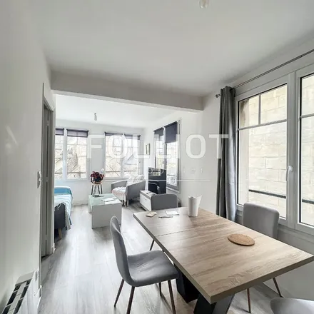 Image 3 - 2 B Rue Saint-Maur, 50200 Coutances, France - Apartment for rent