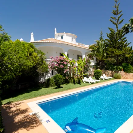 Rent this 5 bed house on unnamed road in 8365-023 Alcantarilha, Portugal