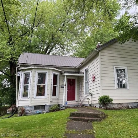 Buy this 2 bed house on 1287 Elm Street in Zanesville, OH 43701