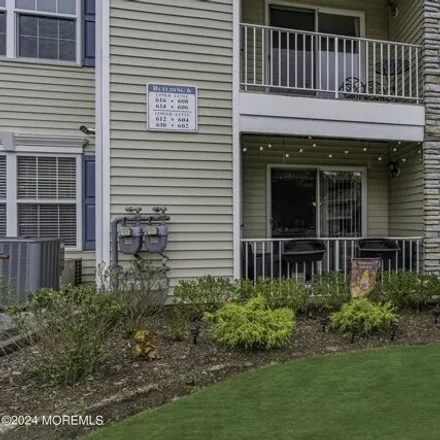 Image 4 - 612 Wedgewood Circle, Middletown Township, NJ 07718, USA - Condo for sale