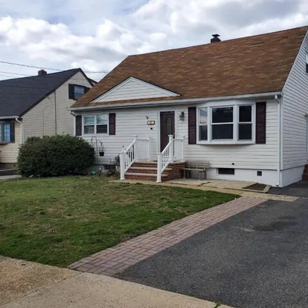 Rent this 3 bed house on 10 Barkalow Street in Mechanicsville, South Amboy