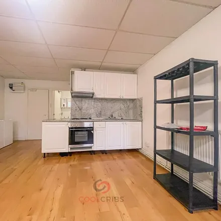 Image 3 - Co-op Food, Kember Street, London, N1 1BF, United Kingdom - Apartment for rent