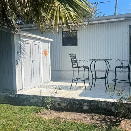Buy this studio apartment on 3329 Southeast 10th Avenue in Marion County, FL 34471