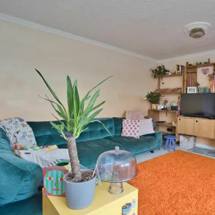 Image 5 - Third Avenue, Cliftonville West, Margate, CT9 2LH, United Kingdom - Apartment for sale