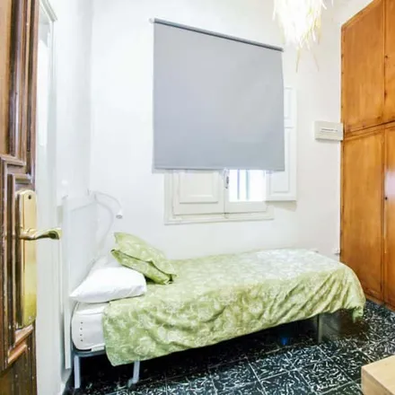 Rent this 6 bed room on Carrer del Doctor Zamenhof in 27, 46008 Valencia