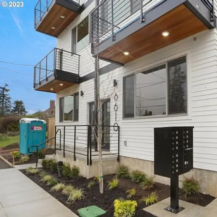 Buy this 1 bed condo on 6606 North Greenwich Avenue in Portland, OR 97217