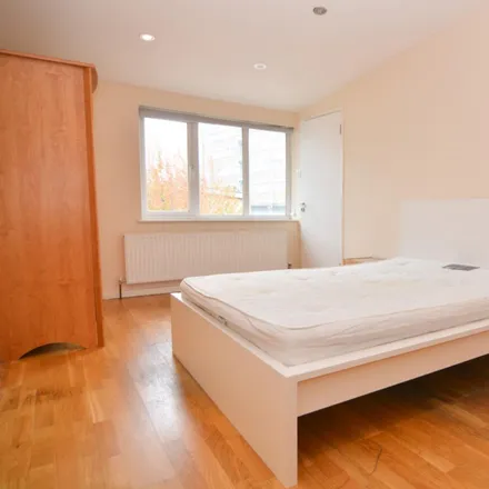 Rent this 6 bed room on 20 Forty Acre Lane in London, E16 1QL