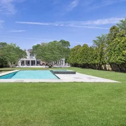 Buy this 7 bed house on 2 Skimhampton Road in Pantigo, East Hampton North