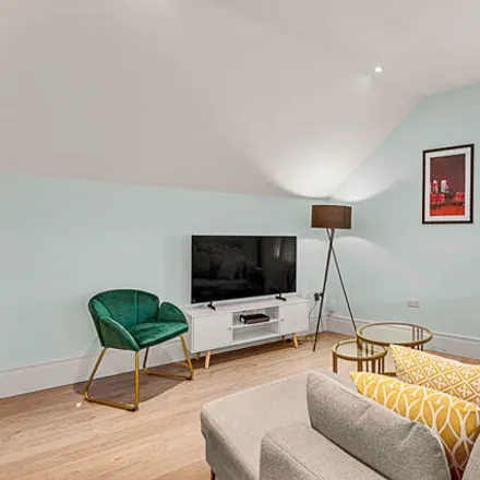 Image 4 - John D Wood & Co, 47 Balham Hill, London, SW12 9DR, United Kingdom - Apartment for rent