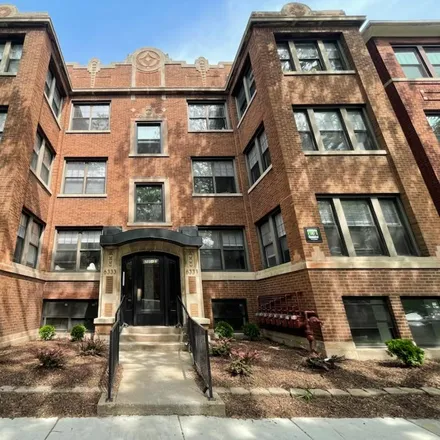Rent this 3 bed apartment on 6331 N Wayne Ave in Chicago, IL 60660