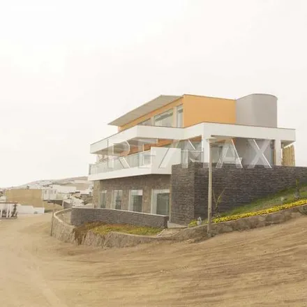 Buy this 6 bed house on Óvalo Grau in San Vicente de Cañete, Peru