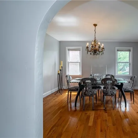 Image 9 - 1787 Tenbroeck Avenue, New York, NY 10461, USA - House for sale