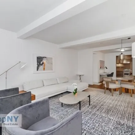 Image 2 - 44 East 67th Street, New York, NY 10065, USA - Townhouse for sale