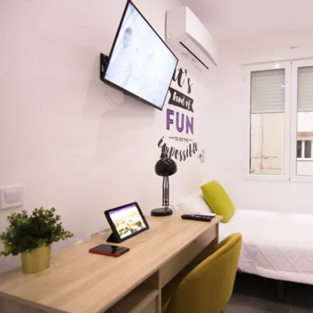 Rent this 4 bed room on Madrid in La Garnacha, Calle de Ferraz