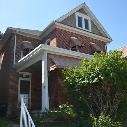 Image 2 - 202 Tritle Avenue, Waynesboro, PA 17268, USA - House for sale