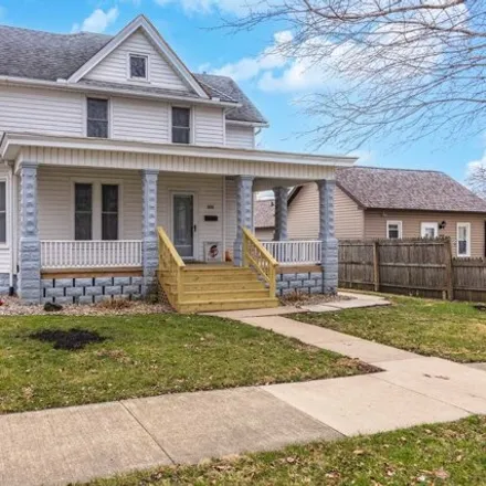 Buy this 4 bed house on 824 East Madison Street in Pontiac, IL 61764