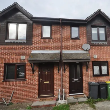 Rent this 2 bed townhouse on Sandon Close in Stroud Green, SS4 1TT