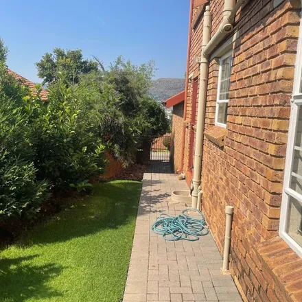 Image 5 - Dubloon Avenue, Wilgeheuwel, Roodepoort, 1734, South Africa - Townhouse for rent