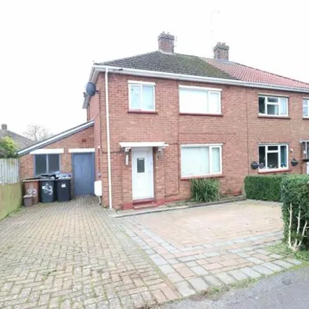 Buy this 3 bed duplex on Christchurch Drive in Daventry, NN11 4RD