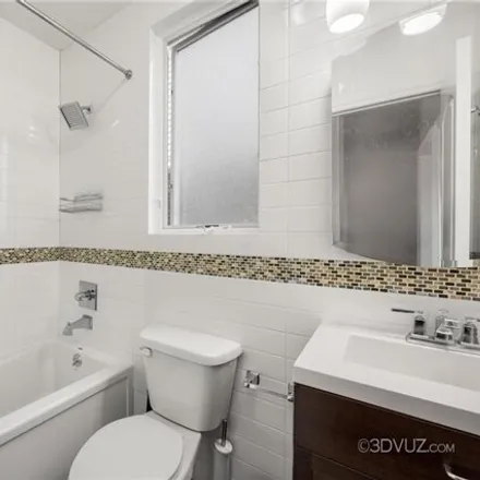 Image 5 - 962 East 14th Street, New York, NY 11230, USA - House for sale