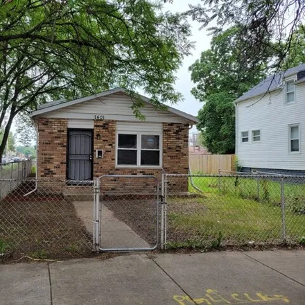 Buy this 3 bed house on 7401 South Blackstone Avenue in Chicago, IL 60619